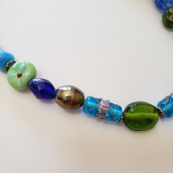 blue green glass beaded necklace - Picture 7 of 10